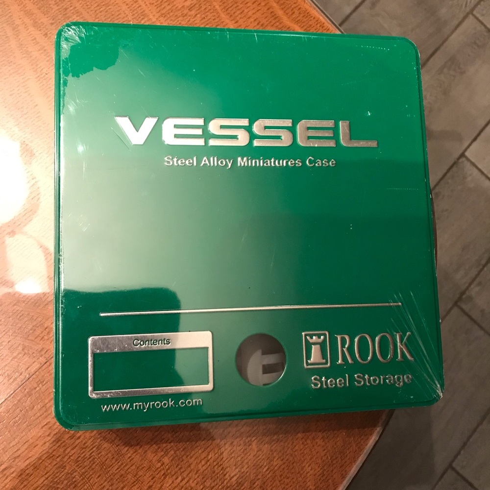 Rook Steel Storage vessel Green Steel alloy miniature Case
